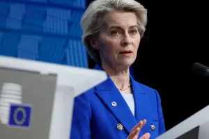 Δασμοί: H EE απειλεί με αντίμετρα τις ΗΠΑ – Αντιδράσεις για τις ανακοινώσεις Τραμπ