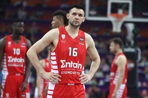 Μεγαλείο ψυχής από τον αρχηγό του Ολυμπιακού που βοήθησε σε τροχαίο στο κλειστό της Νέας Αλικαρνασσού