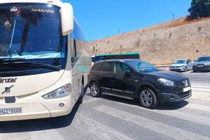 Όσκαρ παρκαρίσματος… Στη μέση του δρόμου πάνω σε διάβαση πεζών!