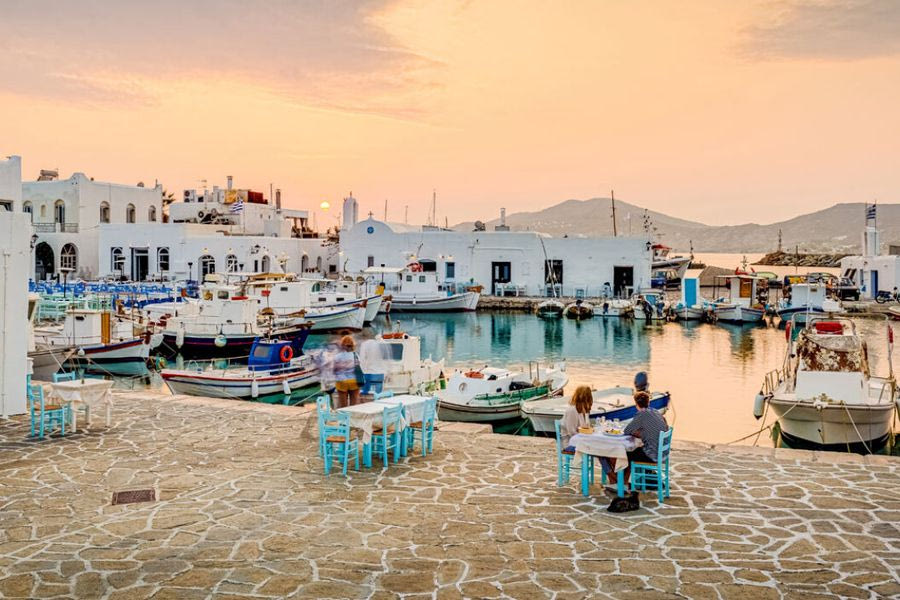 Ελληνίδα τουρίστρια πλήρωσε 17,5 ευρώ τη χωριάτικη σαλάτα στην Πάρο, της χρέωσαν ξεχωριστά το λάδι 2,5 ευρώ – Δείτε βίντεο