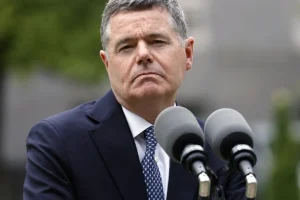 O Πασκάλ Ντόναχιου επανεξελέγη για τρίτη θητεία πρόεδρος του Eurogroup