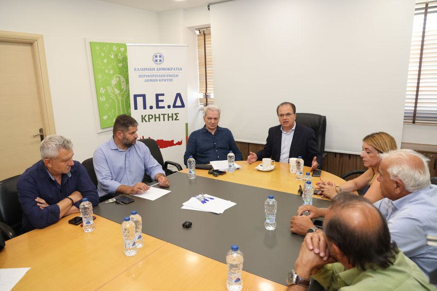 Μεταναστευτικό: Σύσκεψη στην ΠΕΔ Κρήτης – «Ναι» στις επαναπροωθήσεις – «Όχι» σε μόνιμες δομές κλειστού τύπου