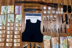 Πειραιάς: Εξιχνιάστηκε ένοπλη συμπλοκή έξω από νυχτερινό κέντρο – 12 συλλήψεις