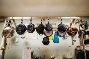 Πώς να καθαρίσεις καμένα τηγάνια με τσόφλια αυγών ή και κέτσαπ