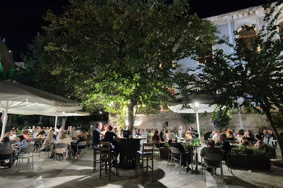 Καλοκαιρινές βραδιές «με Jazz διάθεση»: Το πρόγραμμα των συναλιών στο Café – Restaurant «Πλάτανος»