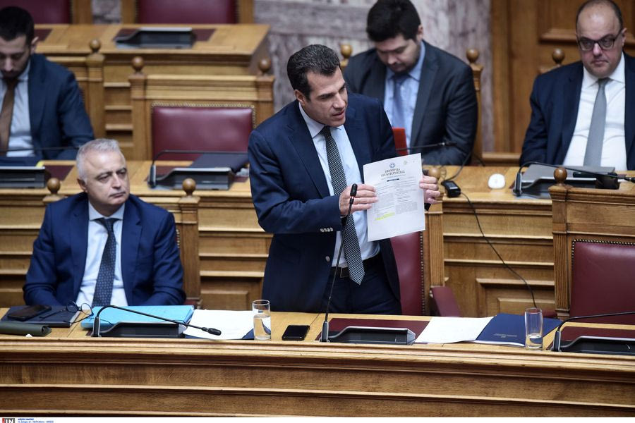 Βουλή: Υπερψηφίστηκε η τροπολογία για το μεταναστευτικό