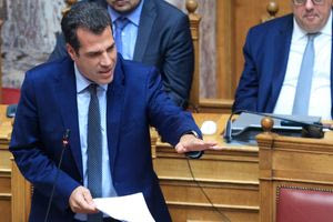 Πλεύρης στη Βουλή: «Τέλος το παραμύθι με τις μωρομάνες» – Αντιδρά η αντιπολίτευση στα μέτρα για το μεταναστευτικό