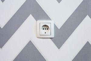 Πώς θα κάνετε τις πρίζες σας να μοιάζουν σαν καινούριες