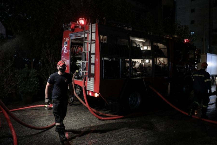 Φωτιά στο γήπεδο του ΕΓΟΗ: Δύο άτομα διασωληνωμένα στο νοσοκομείο