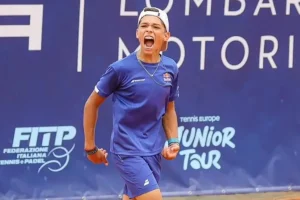 Ραφαήλ Παγώνης: Προκρίθηκε με άνεση στα ημιτελικά του Ευρωπαϊκού πρωταθλήματος τένις U-14