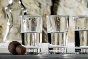 Τον νόμο θα τον κάνουν, τις ρακές θα τις κόψουμε;