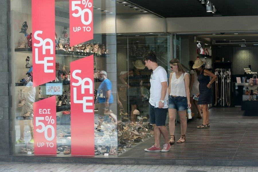 Θερινές εκπτώσεις 2025: Πώς να εντοπίσετε τις μεγάλες προσφορές και τι να προσέχετε