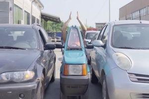 Fiat: Η τρελή ιδέα ενός Ιταλού έγινε το πιο… στενό αυτοκίνητο της ιστορίας – Δείτε το βίντεο