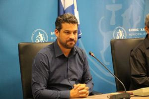 Σημανδηράκης: «Μας αφήνουν εκτός από τη συζήτηση για κλειστή δομή – Δε θα δεχτούμε κέντρο στην Κρήτη»