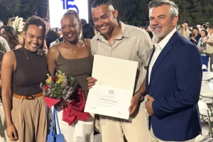 Ο Εμμανουήλ Καραλής πήρε το πτυχίο του: “Μάνα… το πήρα”