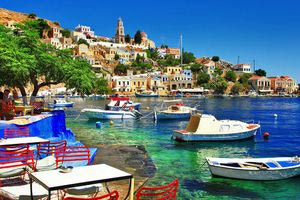 «Φρένο» στον μαζικό τουρισμό – Ο δήμος Σύμης καθιερώνει τέλος 3 ευρώ στους ημερήσιους επισκέπτες