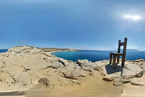 Η διάσημη παραλία με την ξύλινη καρέκλα στο νοτιότερο σημείο της Ευρώπης