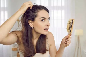 Τριχόπτωση: Τα πασίγνωστα χάπια που συνδέονται με αραίωση μαλλιών σε μέτωπο και κροτάφους