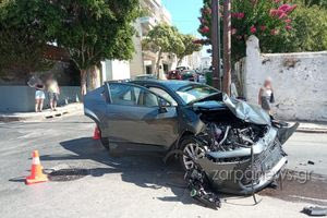 Τροχαίο στα Χανιά: Τούμπαρε το ένα αυτοκίνητο μετά από σφοδρή σύγκρουση