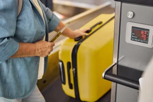 Πώς να παραλάβετε πρώτοι τη βαλίτσα σας στο αεροδρόμιο: Τα «μυστικά» των ειδικών