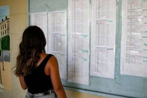 Πανελλήνιες 2025: Σε ποιες σχολές ανέβηκαν και σε ποιες έπεσαν οι βάσεις