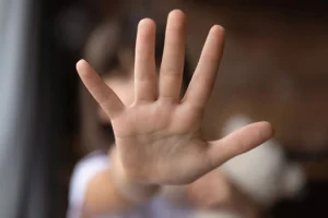 Οικογενειακή φρίκη στη Ρόδο: Πατέρας βίαζε την κόρη του για χρόνια – Τεστ DNA έδειξε πως το παιδί της είναι δικό του