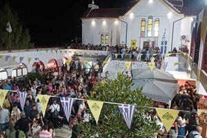 Χιλιάδες πιστοί συρρέουν στη Βόνη για την πανήγυρη της Αγίας Μαρίνας
