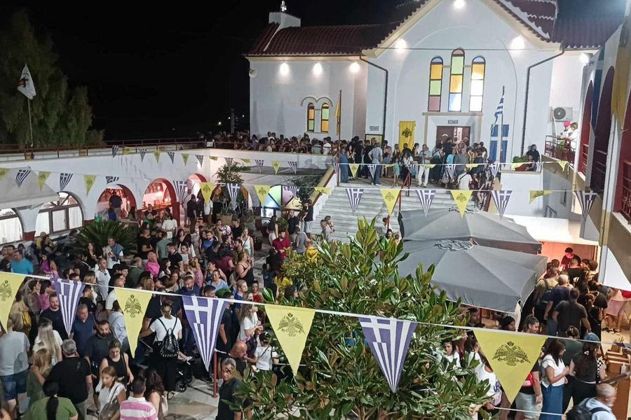 Χιλιάδες πιστοί συρρέουν στη Βόνη για την πανήγυρη της Αγίας Μαρίνας