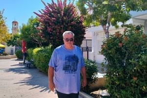 Ηρακλειώτης για βραβείο – Καθαρίζει κάθε μέρα τη γειτονιά του