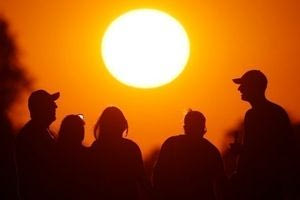 Πώς η υπερθέρμανση του πλανήτη απειλεί τη γονιμότητα – Οι επιπτώσεις σε άνδρες και γυναίκες