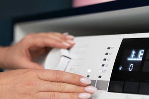 Το «ξεχασμένο» κουμπί του πλυντηρίου που κάνει οικονομία ως και 62%!