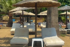 Μαζικοί έλεγχοι και με drones στις παραλίες – Υψηλά πρόστιμα για όσους παρανομούν