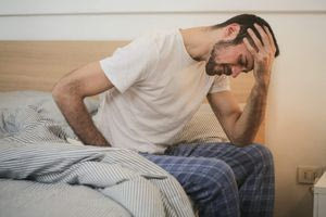 Γιατί ξυπνάτε συνέχεια μεταξύ 3 και 5 π.μ.: Τι σημαίνει πραγματικά η «ώρα του λύκου»