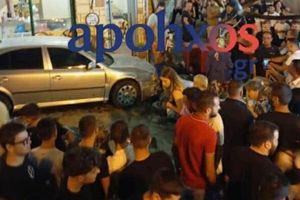 Παραλίγο τραγωδία στη Ζάκυνθο – Αυτοκίνητο έπεσε πάνω σε πιστούς