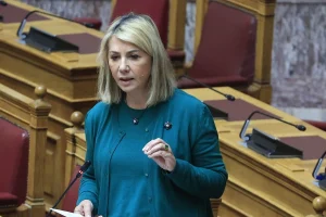 Συνελήφθη δημοσιογράφος που φέρεται να εκβίαζε τη Ζέττα Μακρή