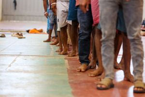 Τάισε το «κτήνος» και αυτό θα σε προστατεύσει(;)