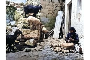 Άλεσμα του σιταριού με χειρόμυλο