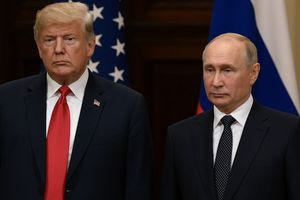 «Υψηλό διακύβευμα» γράφει ο Ντ. Τραμπ αναχωρώντας για την Αλάσκα – Ρωσία και Ουκρανία θα αποφασίσουν για τα εδάφη