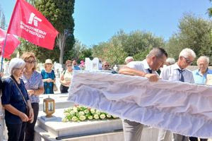 Πλήθος κόσμου στο «αντίο» του Ευτύχη Μπιτσάκη – Η ανακοίνωση του «ΠΡΙΝ»