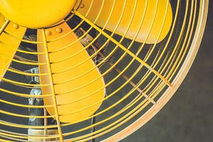 Ζέστη: Το απλό κόλπο που μετατρέπει τον ανεμιστήρα σε κλιματιστικό στο λεπτό