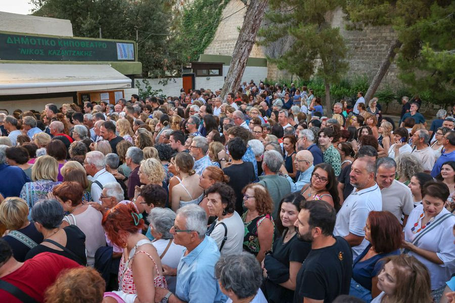 Συνωστισμός στο κηποθέατρο “προκάλεσε” ο Μίκης