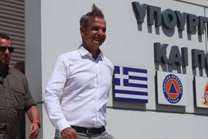 Στο Εθνικό Συντονιστικό Κέντρο για τη Διαχείριση Κρίσεων ο Κυριάκος Μητσοτάκης – Σύσκεψη για τις πυρκαγιές