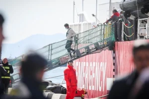 Ιταλία: Πέθανε το εξάχρονο κοριτσάκι που είχε φτάσει προ ημερών στη Λαμπεντούζα