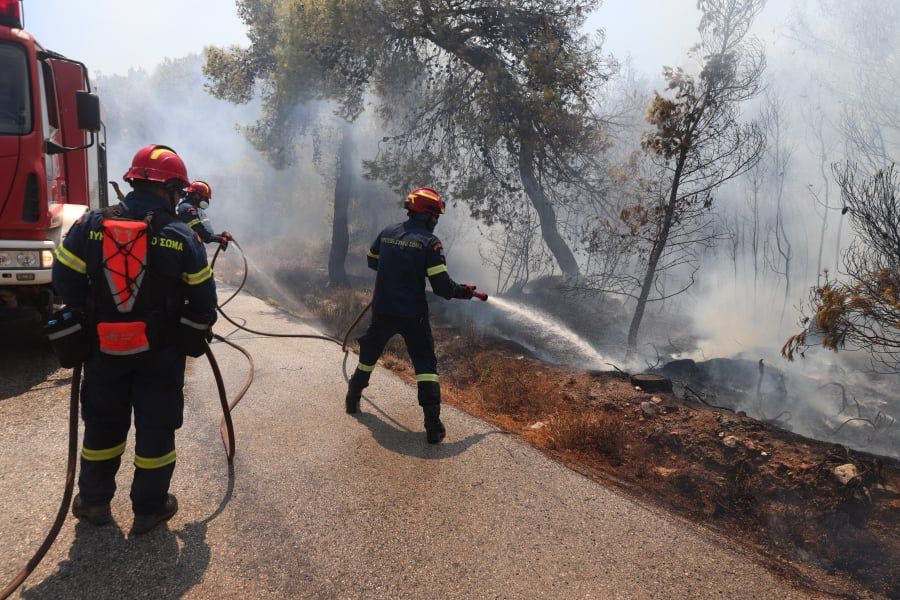 Ένωση Πυροσβεστών: Ζητάμε σεβασμό, όχι προνόμια – «400 ώρες δουλειάς με κάτω από 1.000 ευρώ καθαρά»