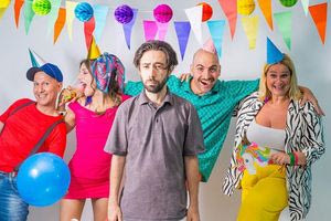 «Ένας καταπληκτικός καταθλιπτικός» απόψε στο Αρκαλοχώρι