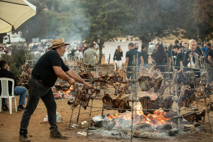 Αφιερωμένη στην παράδοση και τη γεύση της Κρήτης η Γιορτή Οφτού στα Ανώγεια (φωτογραφίες)