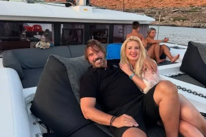 «Ταξίδι στον παράδεισο» – Καλοκαιρινές αποδράσεις για τον Στράτο Τζώρτζογλου και τη Σοφία Μαριόλα στην Κρήτη