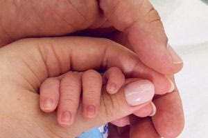 Η πιο όμορφη μελωδία για το γνωστό Κρητικό λυράρη ήρθε με ένα μωρό!