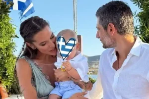 Εριέττα Κούρκουλου και Βύρων Βασιλειάδης βάφτισαν τον μικρότερο γιο τους – Οι πρώτες εικόνες
