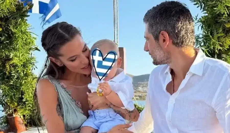Εριέττα Κούρκουλου και Βύρων Βασιλειάδης βάφτισαν τον μικρότερο γιο τους – Οι πρώτες εικόνες